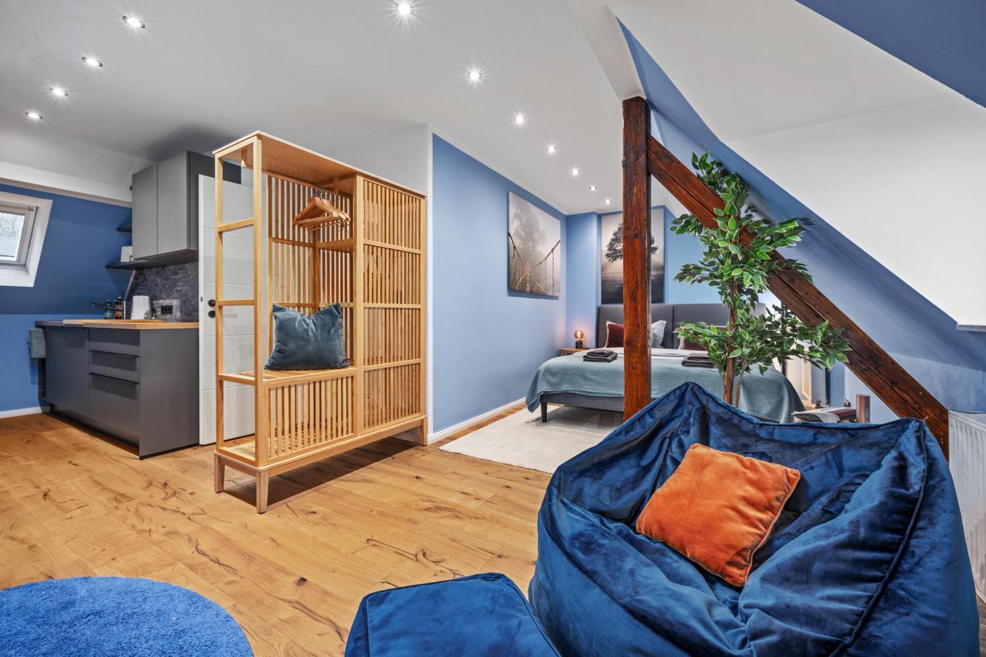 Edler Wohnraum Modernes Vorstadtstudio Mit Emma-Bett, Garten & Kaffeevollautomat Zwickau Dış mekan fotoğraf